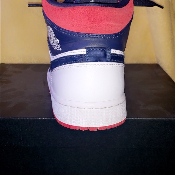 Jordan 1 mid